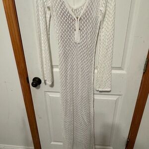 Elegant White Knit Maxi Dress